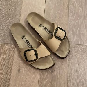 Madrid Big Buckle Birkenstock in Almond